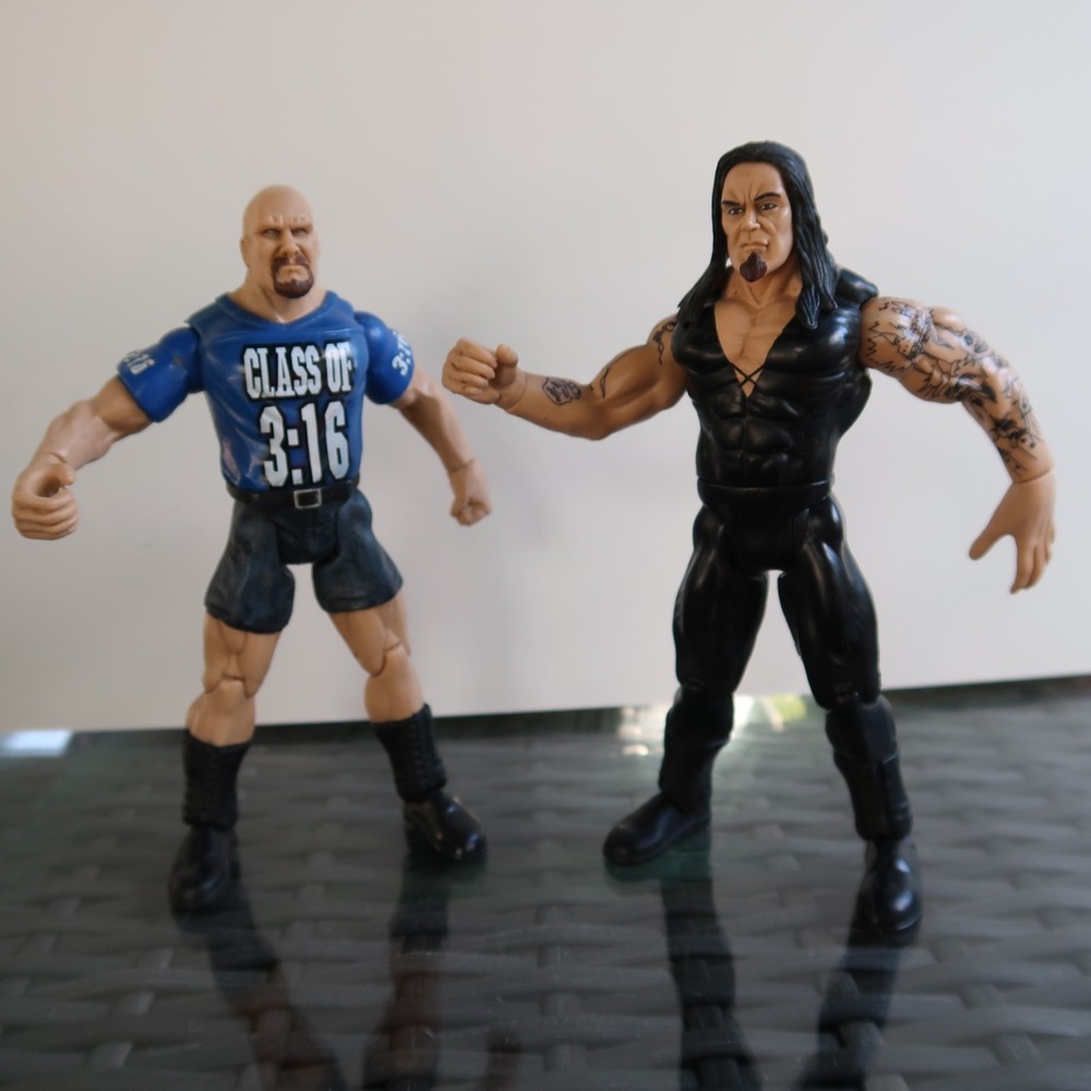 Steve‎ Austin vs Undertaker Wrestling Figure Vintage lot WWF 90s WWE